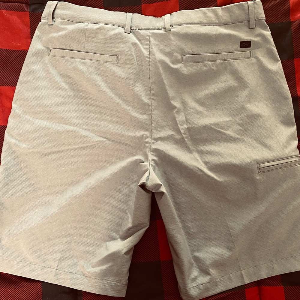 Greg Norman Golf Shorts Size 36 like new - Picture 4 of 4
